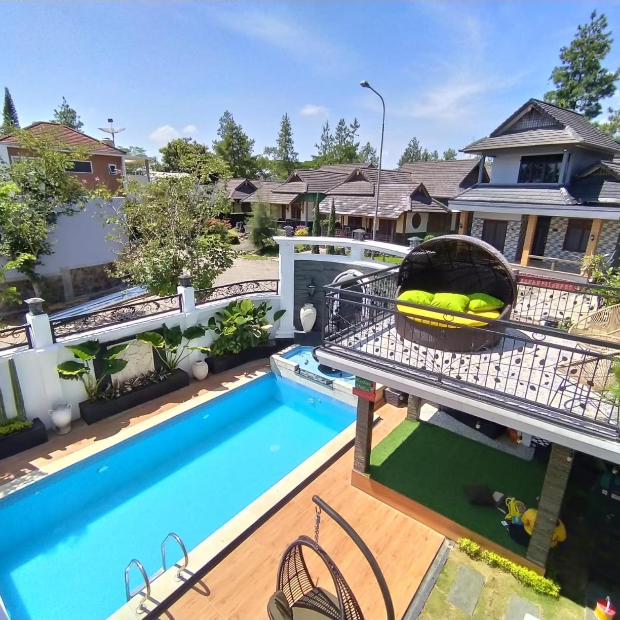 Villa Kota Bunga Malini 7 Cinengangirang 外观 照片